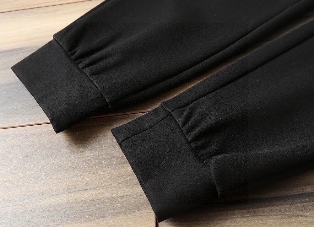 🅿️400 [LV Louis Vuitton] (Fat Man Gospel) hot-selling suit is coming. Focus on the original version of the official website. 2025 new hot-selling cardigan sweater suit. The original order is the best. 🇭🇰The meticulous work of top designers is dedicated to a fitting and perfect upper body effect. 100% natural high-quality Roman cotton, close-fitting comfort, noble and elegant! Original hardware embodies elegance and nobility! Counter size: M-5XL (maximum wear up to 220 pounds)